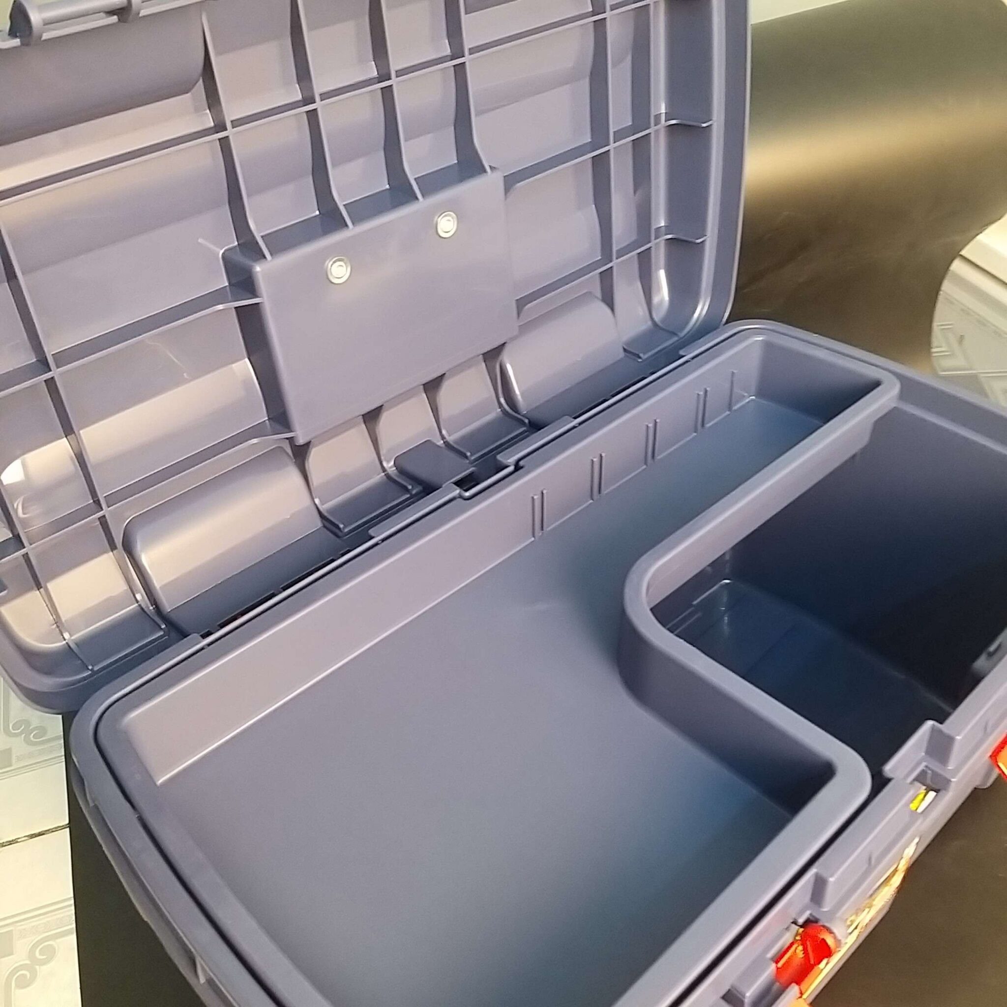 Cách chọn thùng đồ nghề nhựa phù hợp với nhu cầu